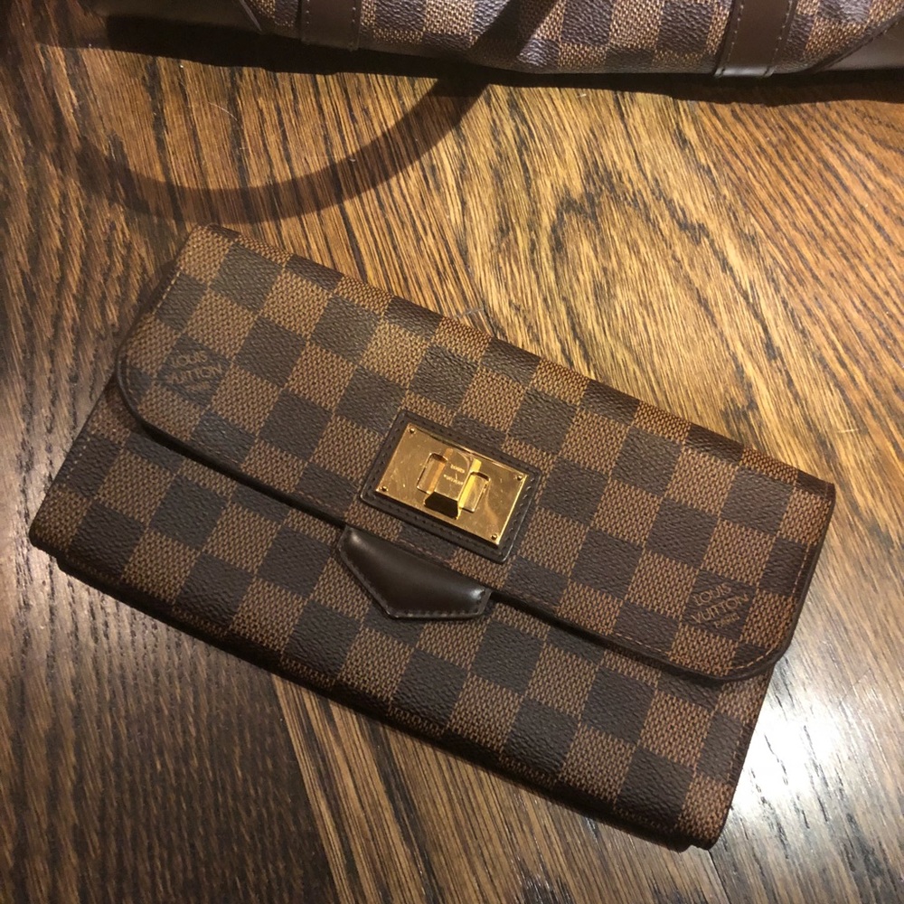 Authentic Louis Vuitton Damier Wallet - Picture 1 of 7